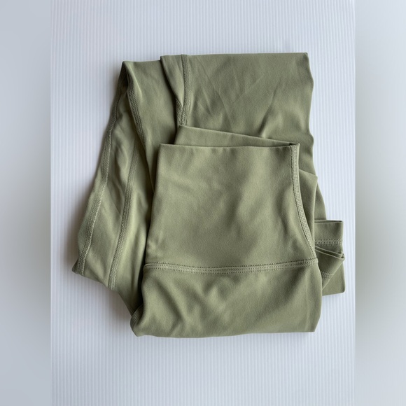 Lululemon Align - size 6 - Picture 2 of 8